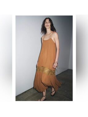 ZARA ZW COLLECTION WRINKLED
ENBROIDERED DRESS